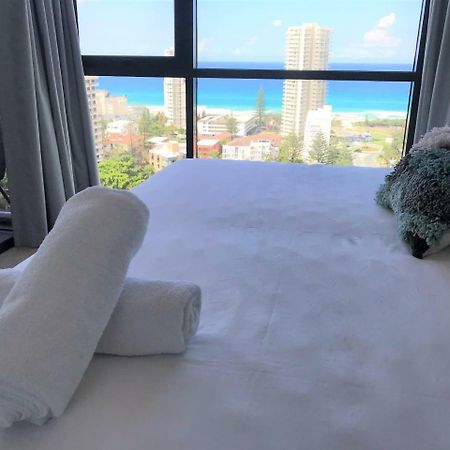 Qube Broadbeach Ocean View Apartments Голд-Кост Екстер'єр фото