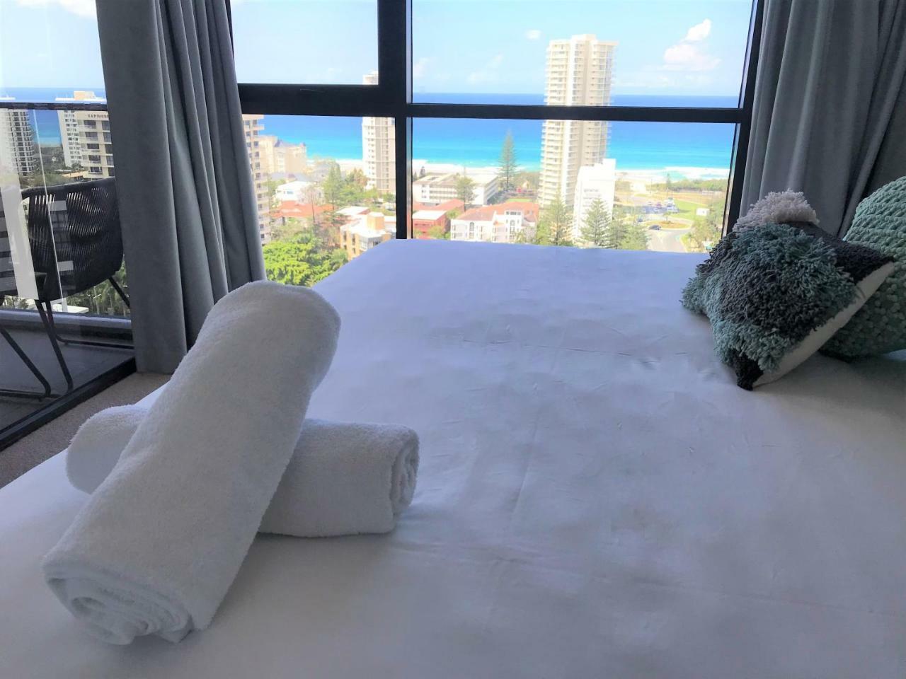 Qube Broadbeach Ocean View Apartments Голд-Кост Екстер'єр фото