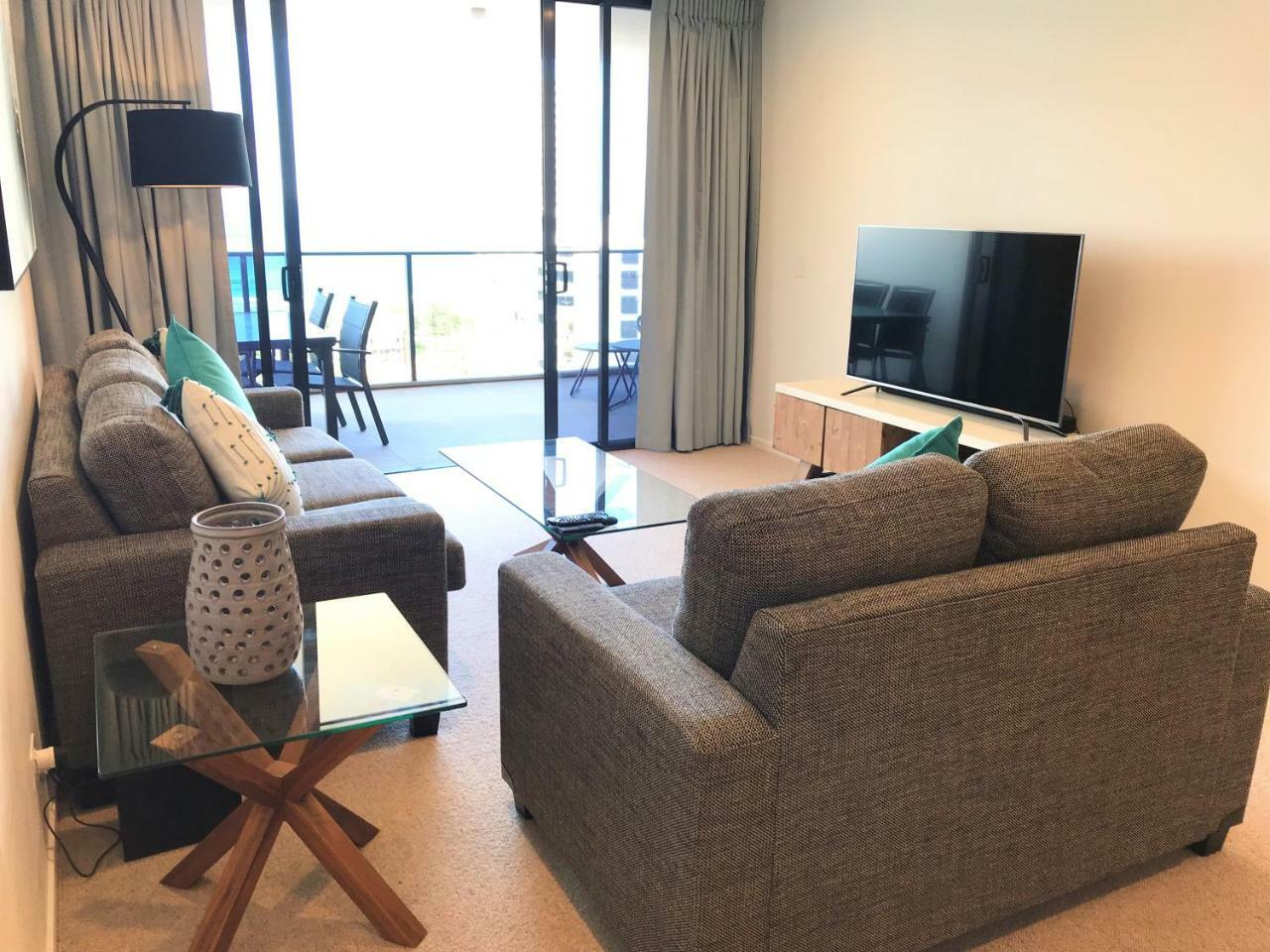 Qube Broadbeach Ocean View Apartments Голд-Кост Екстер'єр фото
