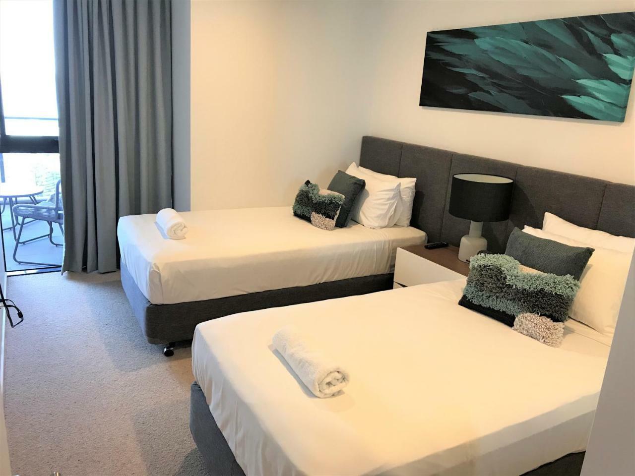 Qube Broadbeach Ocean View Apartments Голд-Кост Екстер'єр фото