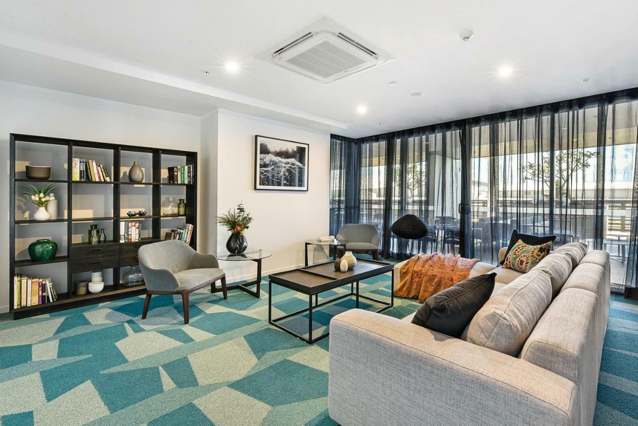 Qube Broadbeach Ocean View Apartments Голд-Кост Екстер'єр фото